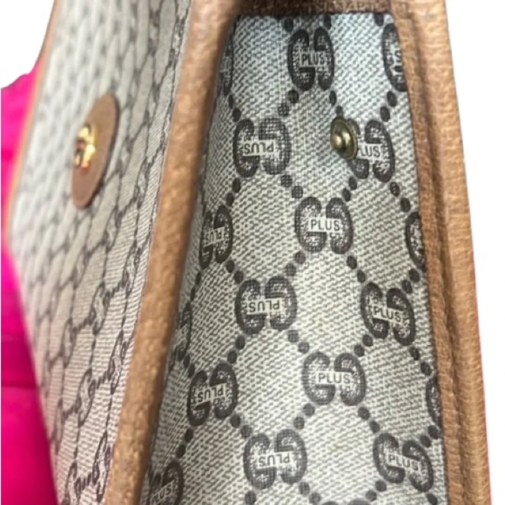 Gucci Supreme Plus Vintage Toiletry Pouch - Picture 12 of 12